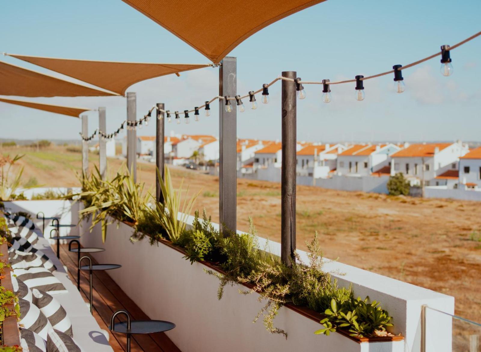 The Salty Pelican Yoga & Surf Retreat Peniche Buitenkant foto